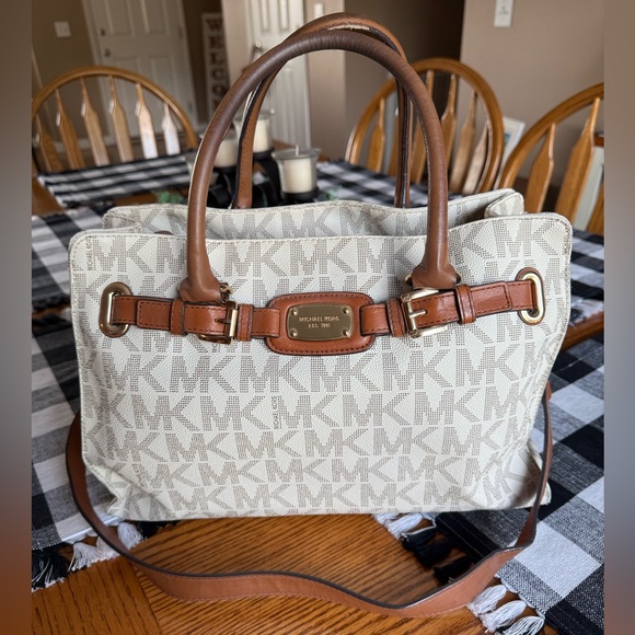 Michael Kors Hamilton Large Tote Bag in Vanilla - Picture 1 of 7